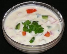 Salate şi iaurt Raita